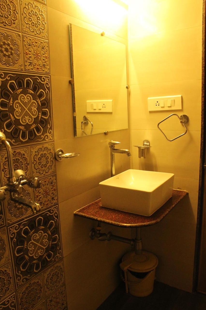 Hotel M R Manfred กาลังกูติ ภายนอก รูปภาพ